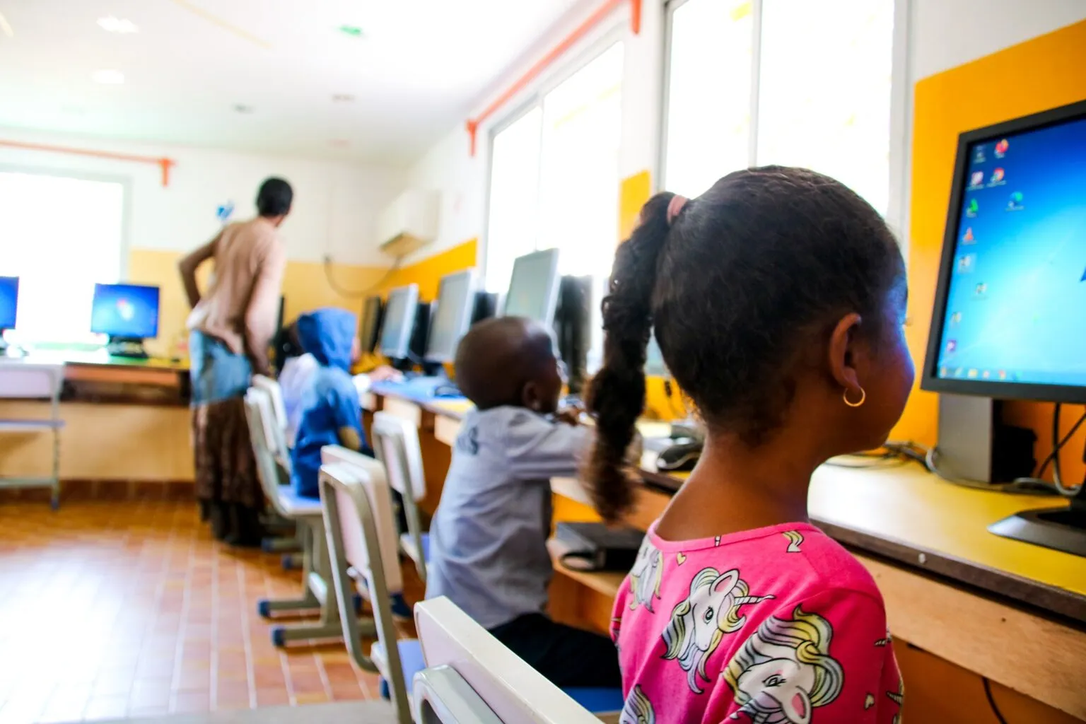 Élèves en salle informatique à L'Eldorado Digital Academy, Pointe-Noire, Congo